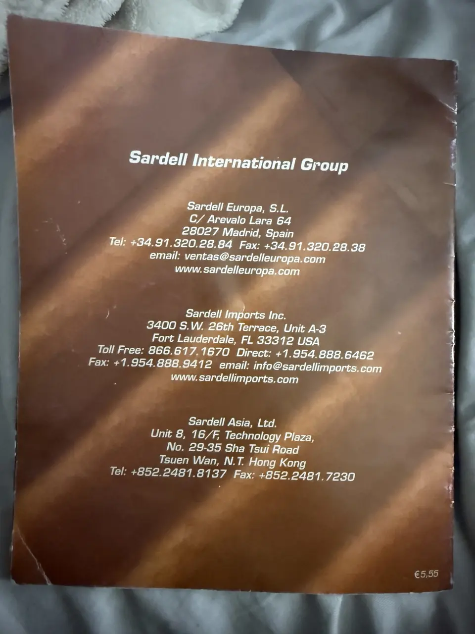 Contraportada histórica de Sardell International Group con operaciones en Madrid, Florida y Hong Kong